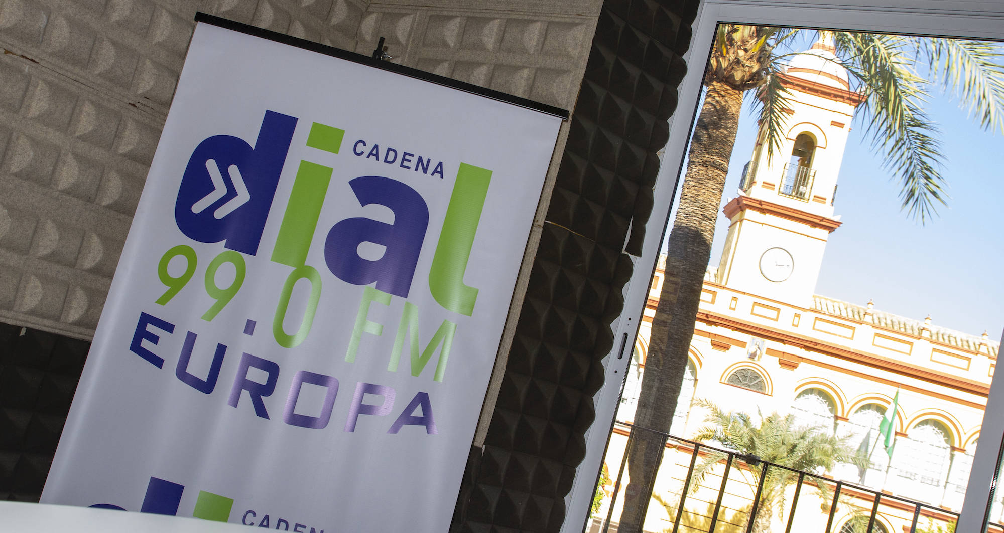 Cadena Dial Europa FM 99.0